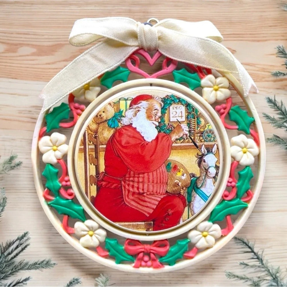 VINTAGE 1993 Carlton Cards Heirloom Collection Santa Claus Christmas Ornament - Picture 1 of 8